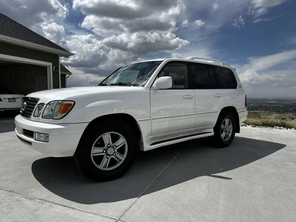 2006 Lexus LX470 exterior