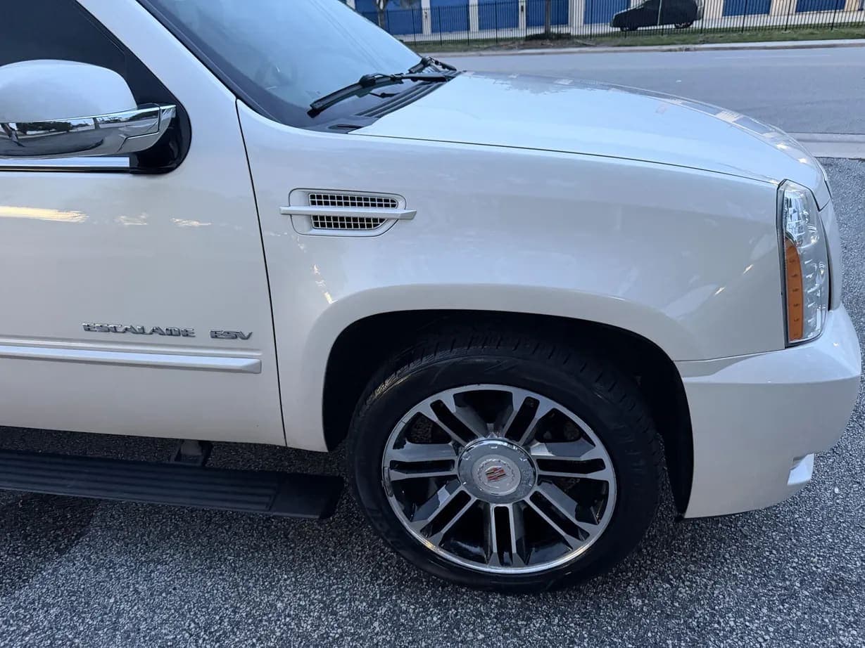 2013 Cadillac Escalade ESV Premium, view
