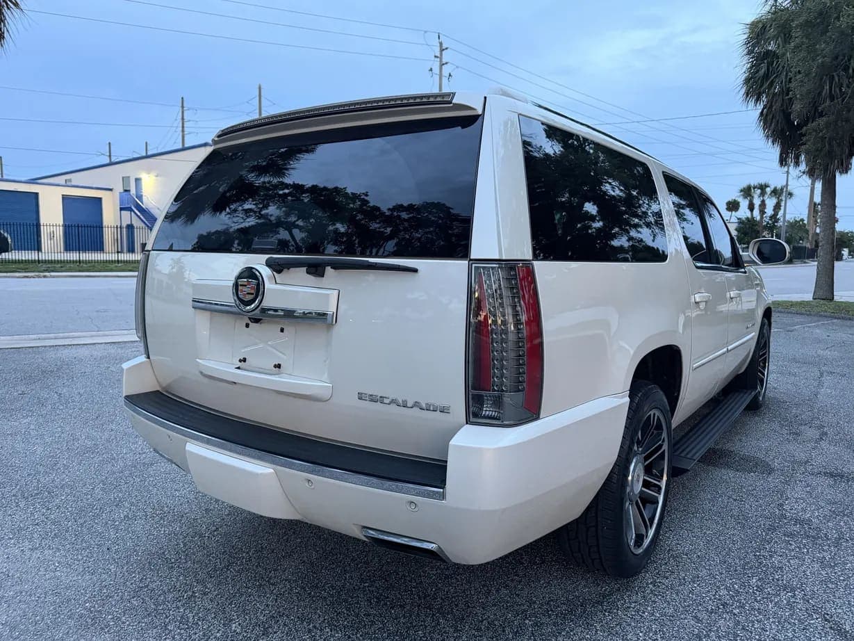 2013 Cadillac Escalade ESV Premium, view
