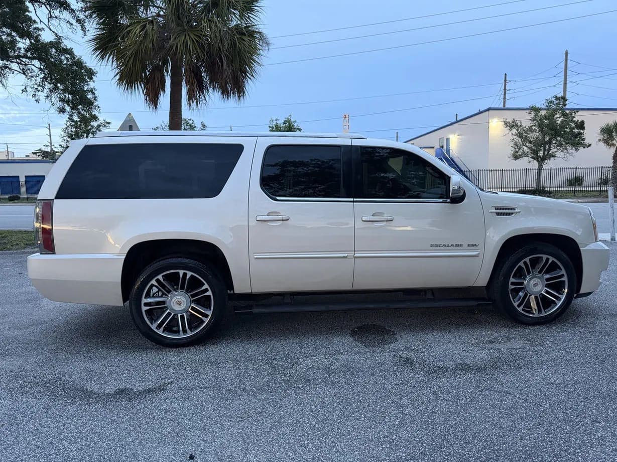 2013 Cadillac Escalade ESV Premium, view