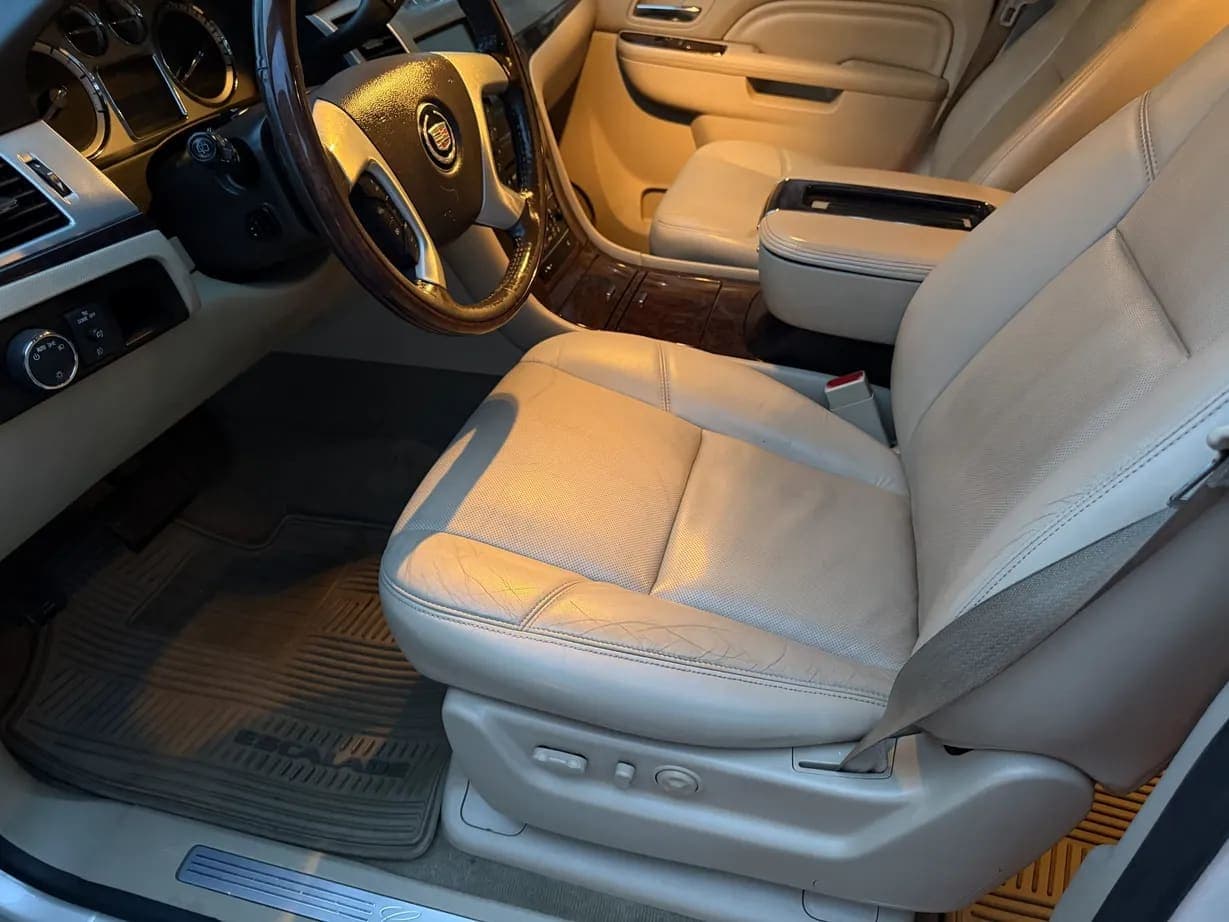 2013 Cadillac Escalade ESV Premium, view