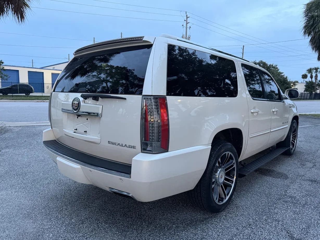2013 Cadillac Escalade ESV Premium, view