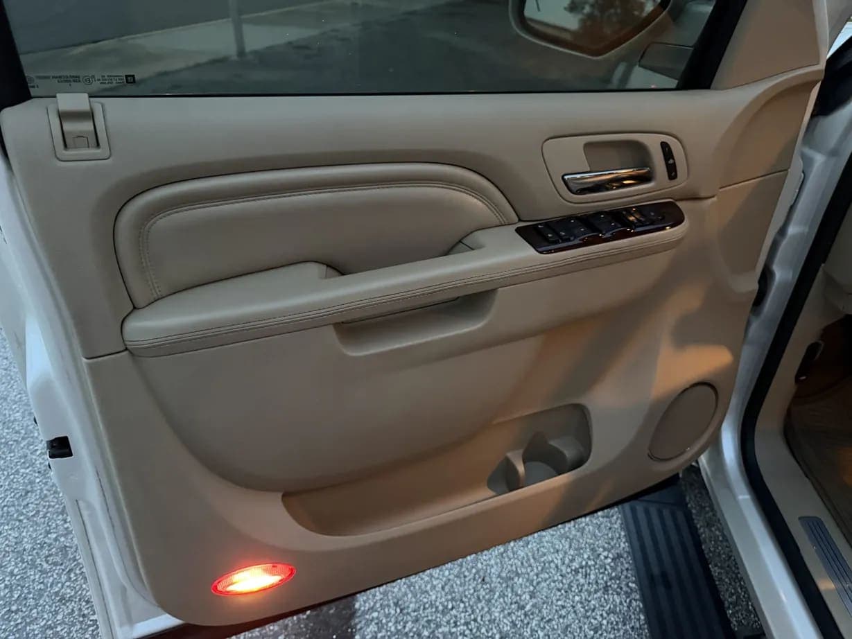 2013 Cadillac Escalade ESV Premium, view