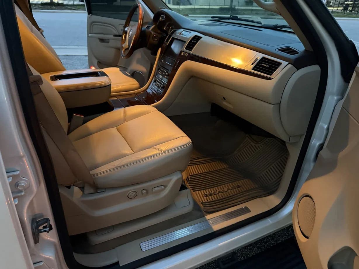 2013 Cadillac Escalade ESV Premium, view