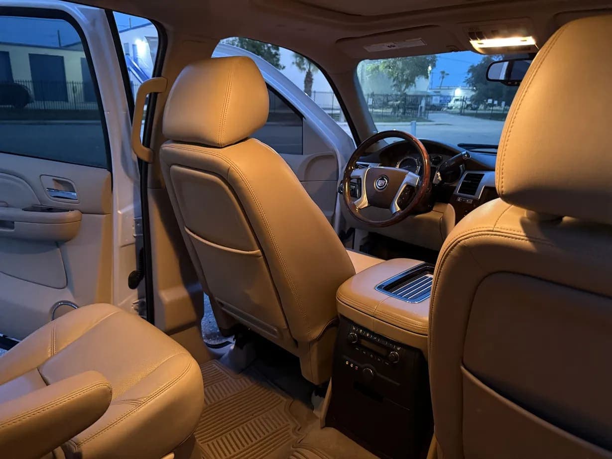 2013 Cadillac Escalade ESV Premium, view