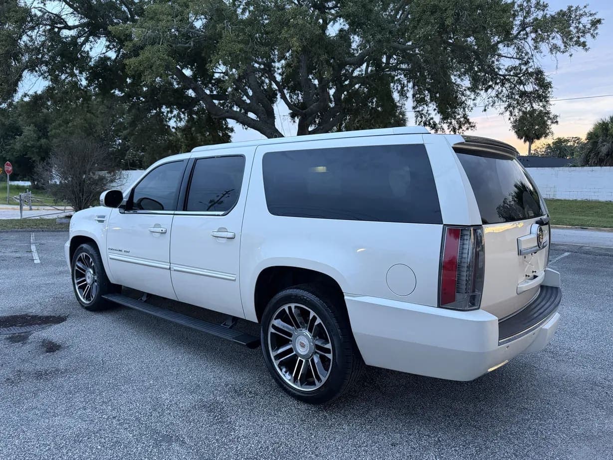 2013 Cadillac Escalade ESV Premium, view