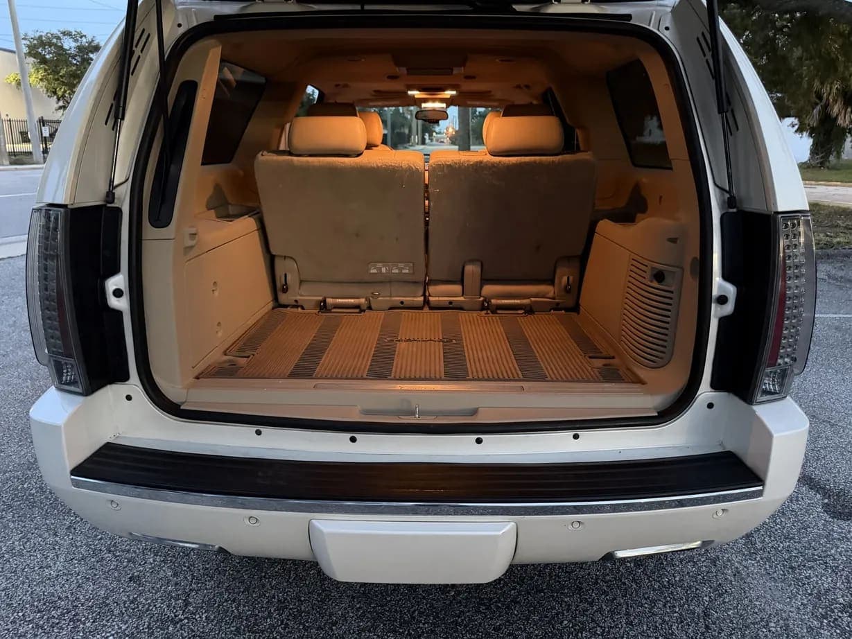 2013 Cadillac Escalade ESV Premium, view