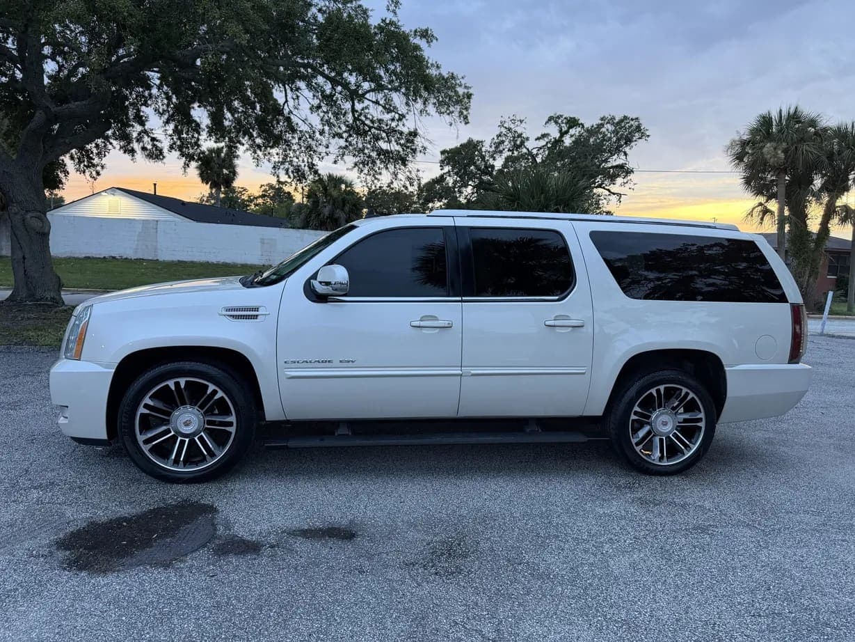 2013 Cadillac Escalade ESV Premium, view
