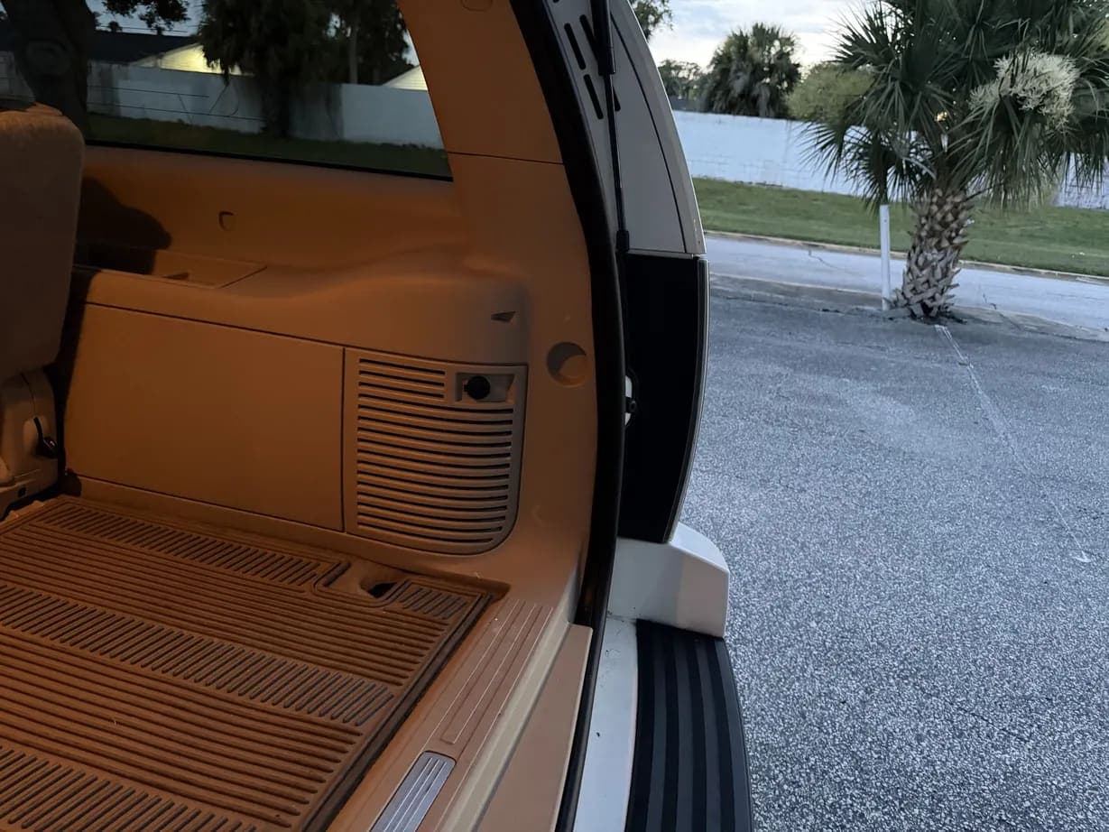 2013 Cadillac Escalade ESV Premium, view