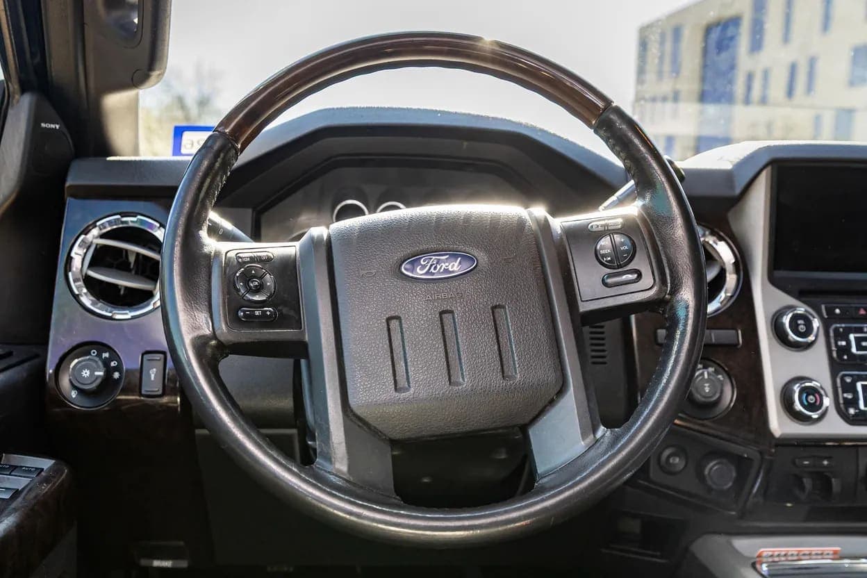 2015 Ford F-250 Super Duty Lariat, view