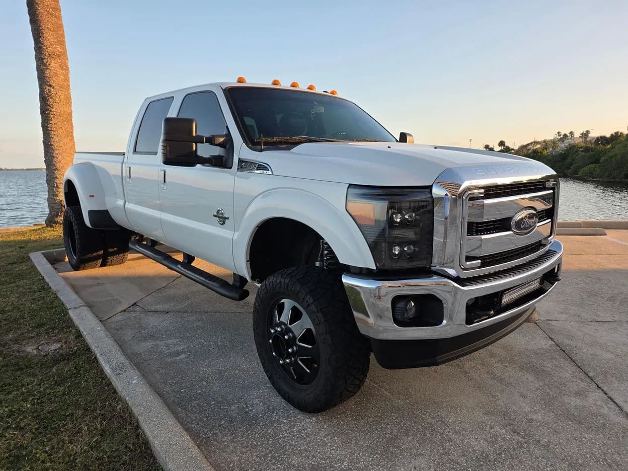 2015 Ford F-350 Super Duty Lariat, view