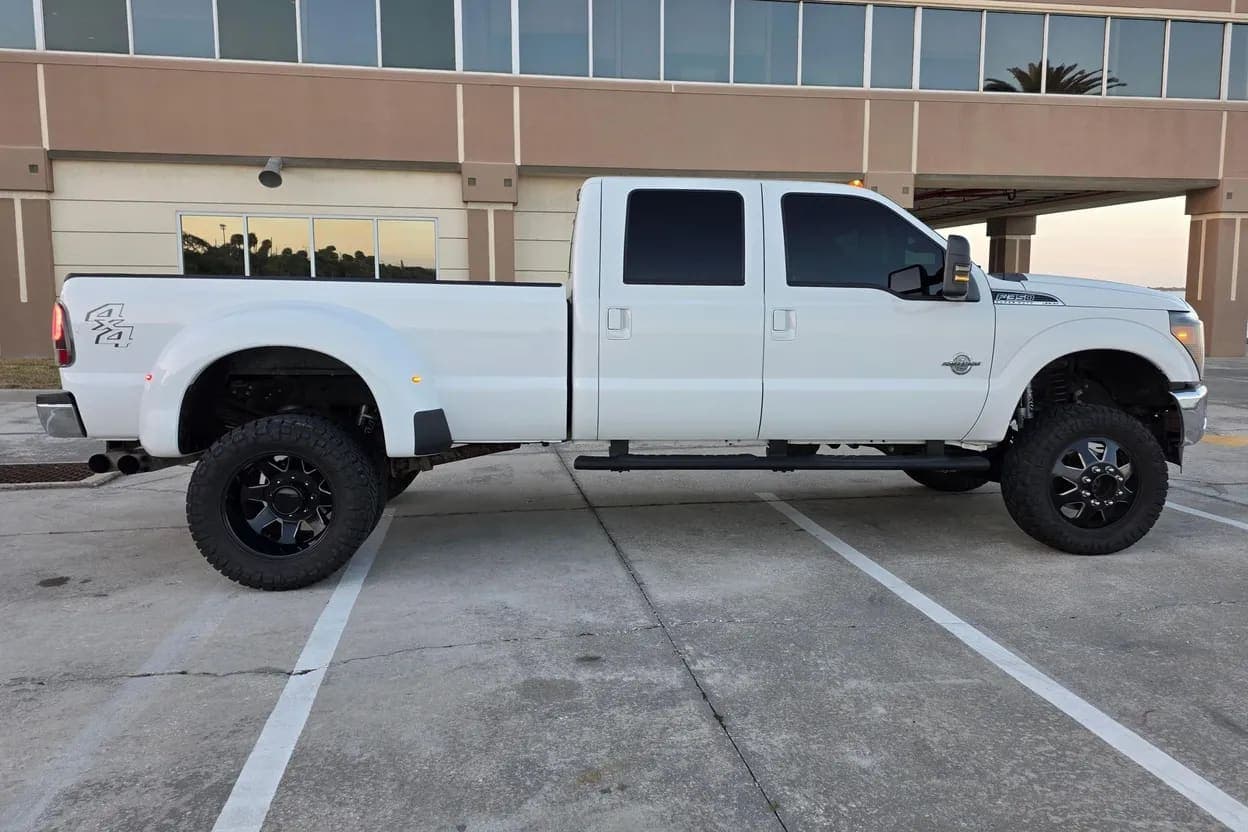 2015 Ford F-350 Super Duty Lariat, view