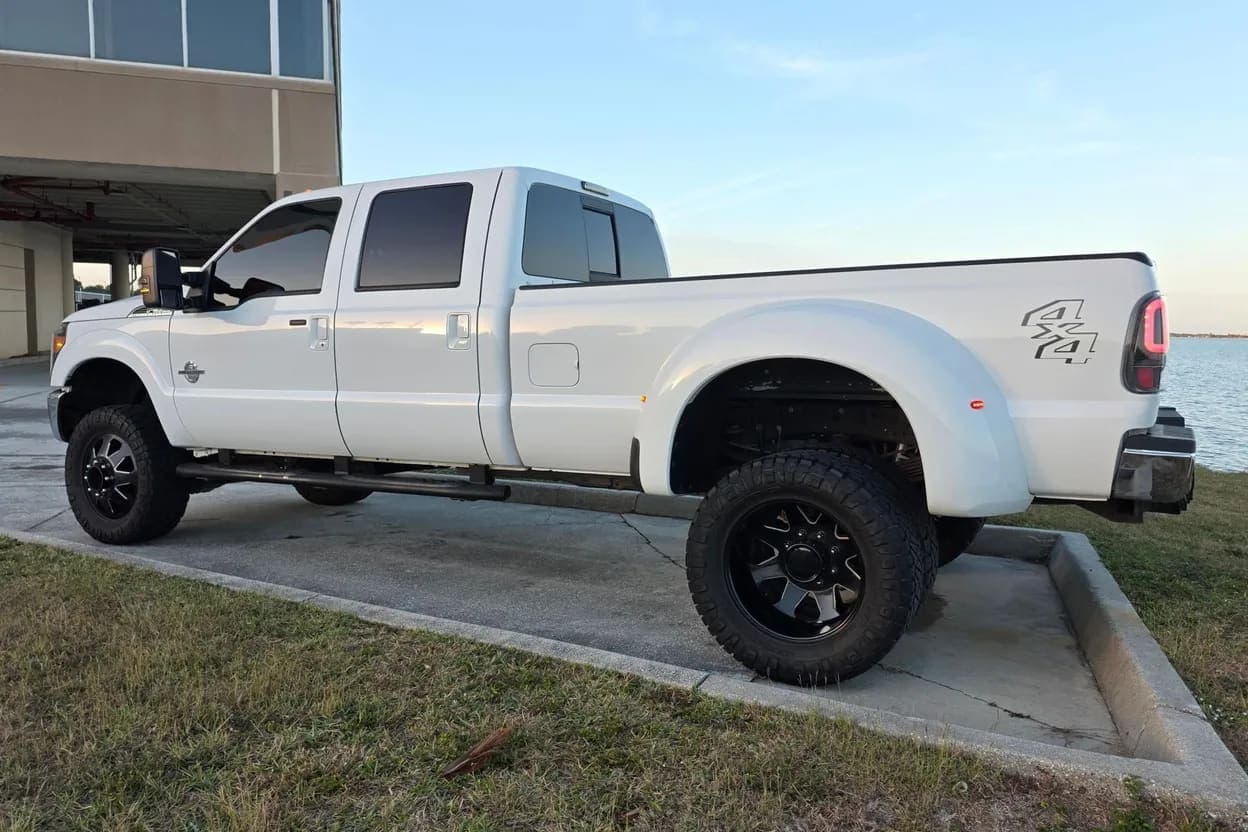 2015 Ford F-350 Super Duty Lariat, view