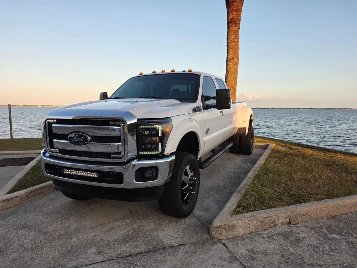 2015 Ford F-350 Super Duty Lariat, view