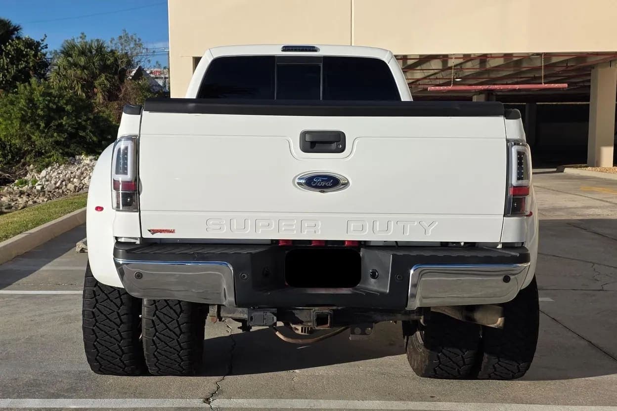 2015 Ford F-350 Super Duty Lariat, view