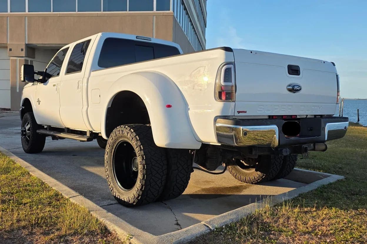 2015 Ford F-350 Super Duty Lariat, view