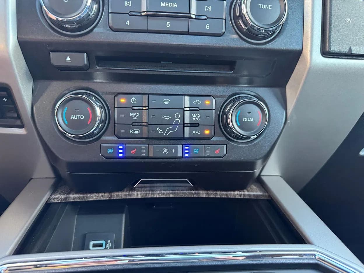 2017 Ford F-250 Super Duty Lariat, view