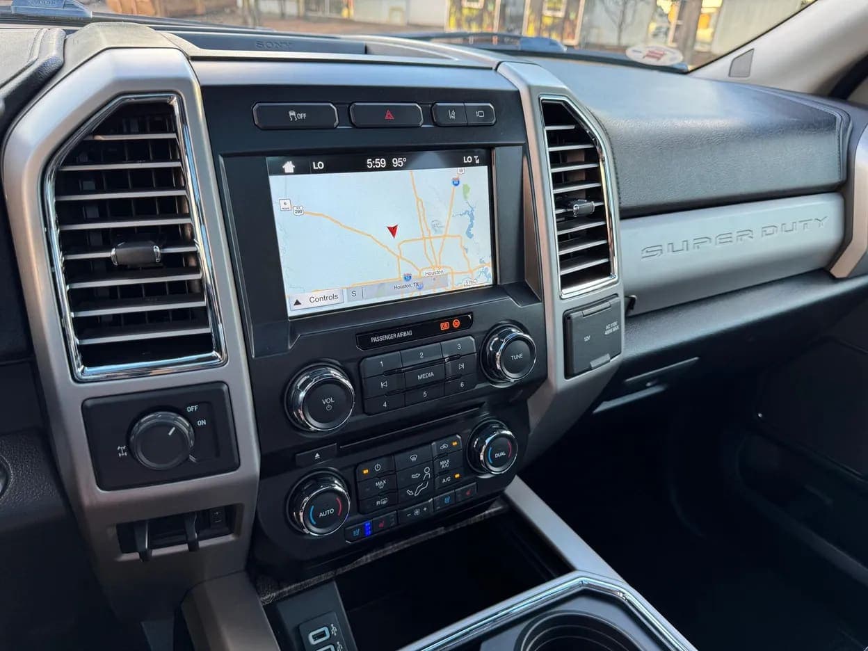 2017 Ford F-250 Super Duty Lariat, view